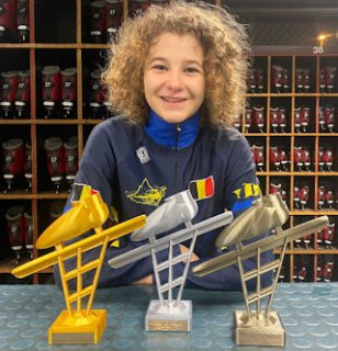 photo: Fiona Cuppens with the Overall awards